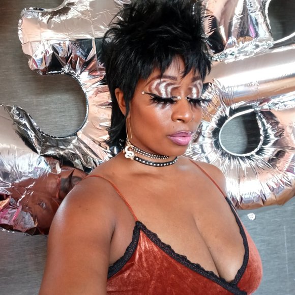 Meet your Posher, Tiffy G. - Picture 10 of 16